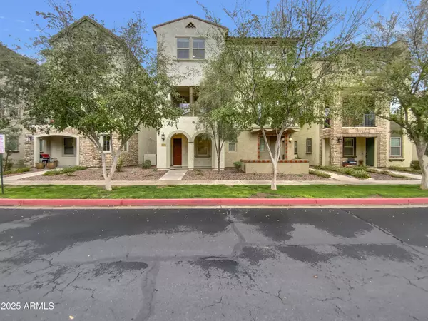 2746 S HARMONY Avenue, Gilbert, AZ 85295