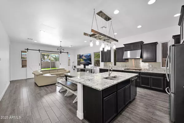 Gilbert, AZ 85297,993 E KNIGHTSBRIDGE Way