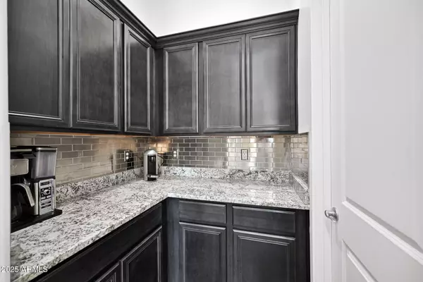 Gilbert, AZ 85297,993 E KNIGHTSBRIDGE Way