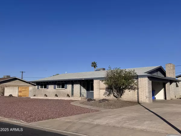 1002 W FAIRWAY Drive, Mesa, AZ 85201