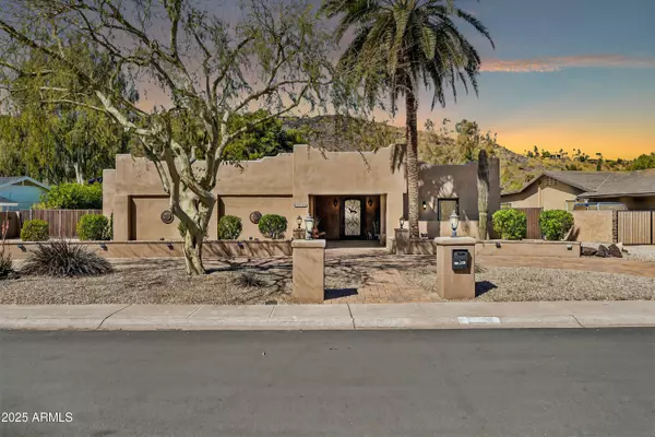 902 W MOON VALLEY Drive, Phoenix, AZ 85023