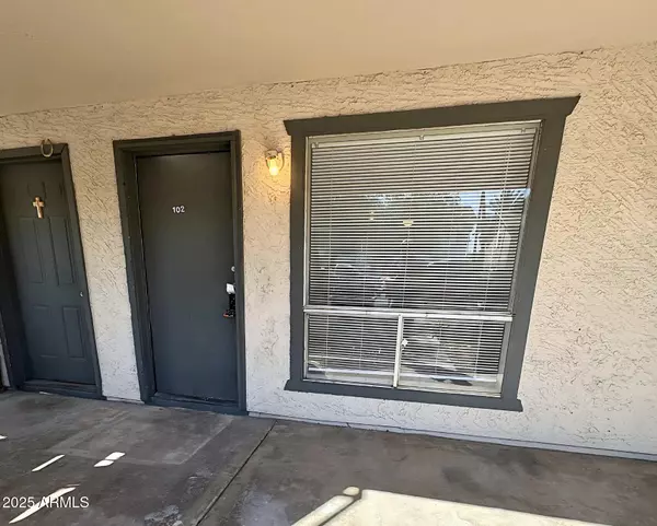 Mesa, AZ 85210,312 E VINE Circle #102