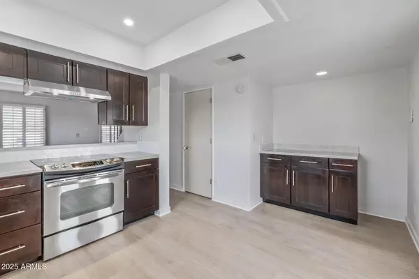 Phoenix, AZ 85032,2828 E WALTANN Lane #1