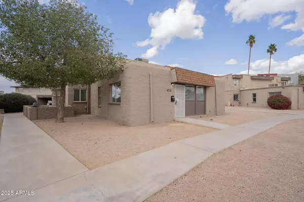 4719 E BELLEVIEW Street, Phoenix, AZ 85008