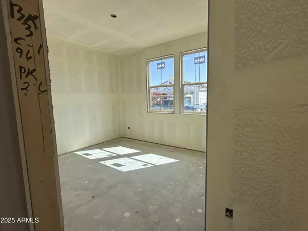 Tolleson, AZ 85353,9614 W PARKWAY Drive