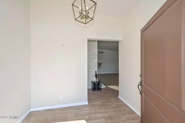 Phoenix, AZ 85023,520 W GIBRALTAR Lane