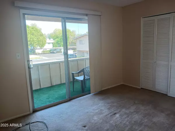 Phoenix, AZ 85017,2605 W Rose Lane -- #B201
