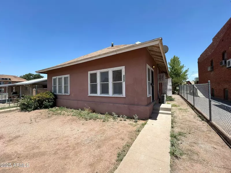 718 E 11TH Street, Douglas, AZ 85607