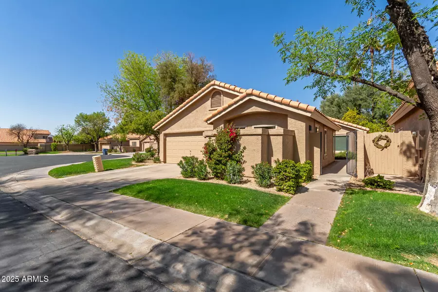 32 E DAWN Drive, Tempe, AZ 85284