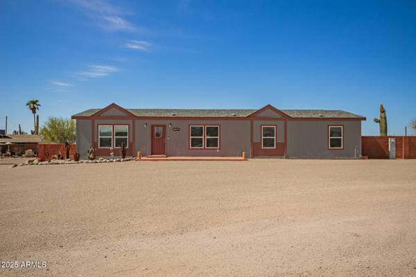 1734 N MONTEREY Drive, Apache Junction, AZ 85120