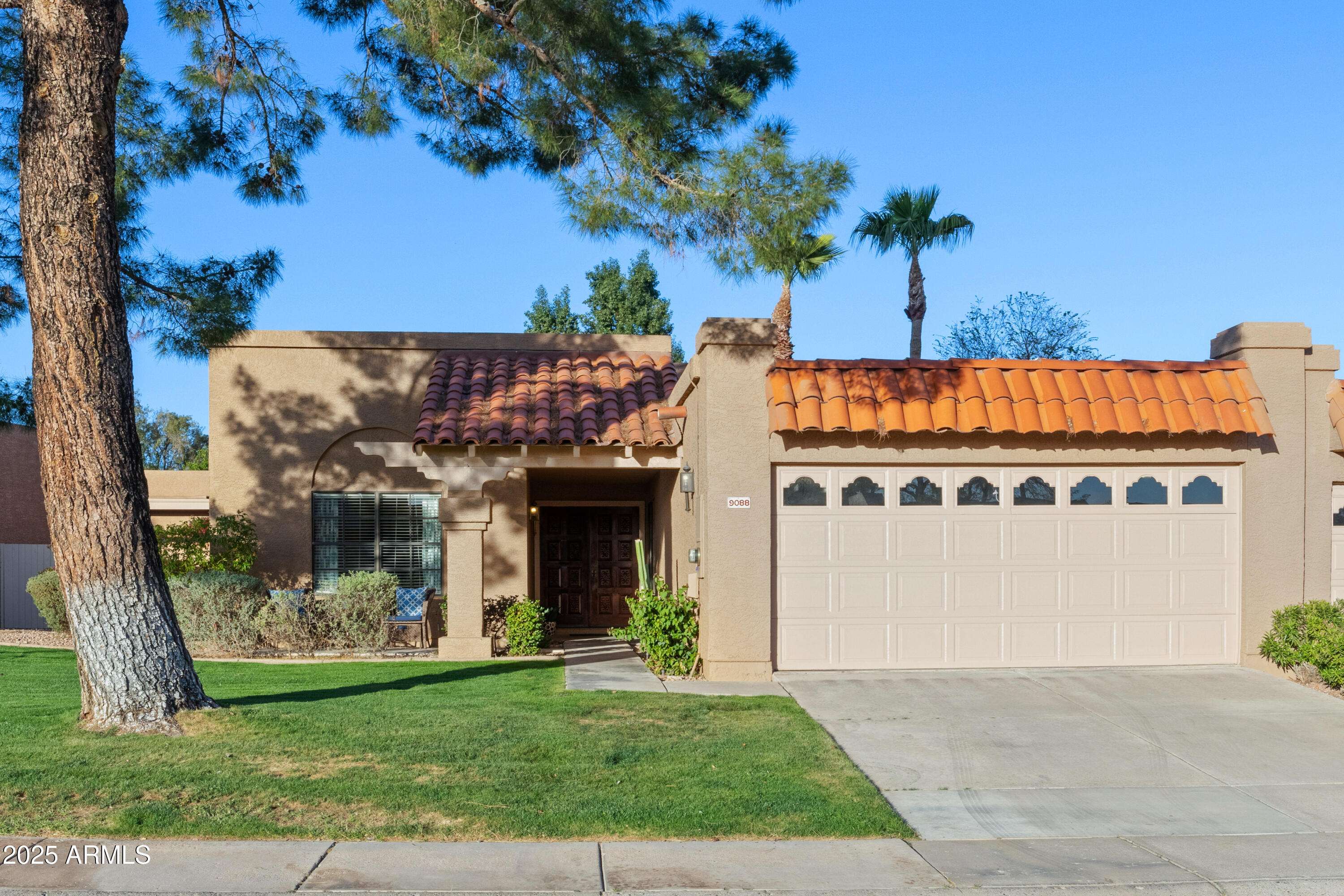 9088 E WINCHCOMB Drive, Scottsdale, AZ 85260