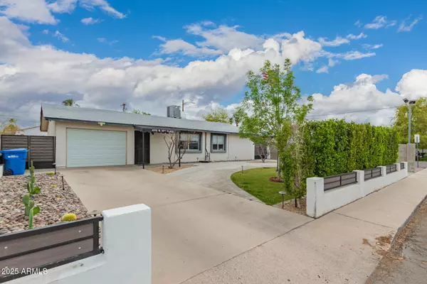 Phoenix, AZ 85014,4113 N 10TH Place