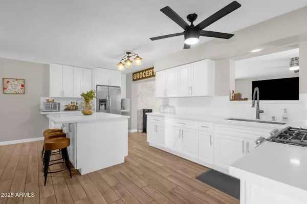 Mesa, AZ 85202,1715 W CAROL Avenue