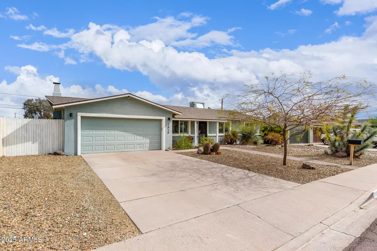 Phoenix, AZ 85028,2828 E DESERT COVE Avenue