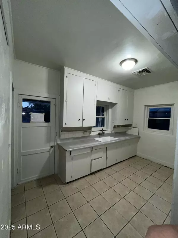 Gilbert, AZ 85233,110 W WASHINGTON Avenue