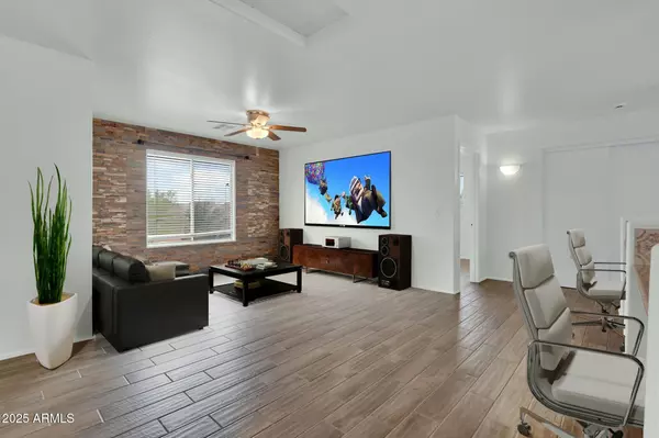 Phoenix, AZ 85043,7325 W WILLIAMS Street