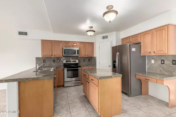 Phoenix, AZ 85024,1701 E YUKON Drive