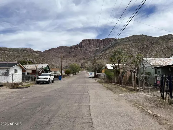 Superior, AZ 85173,249 W HEINER Drive