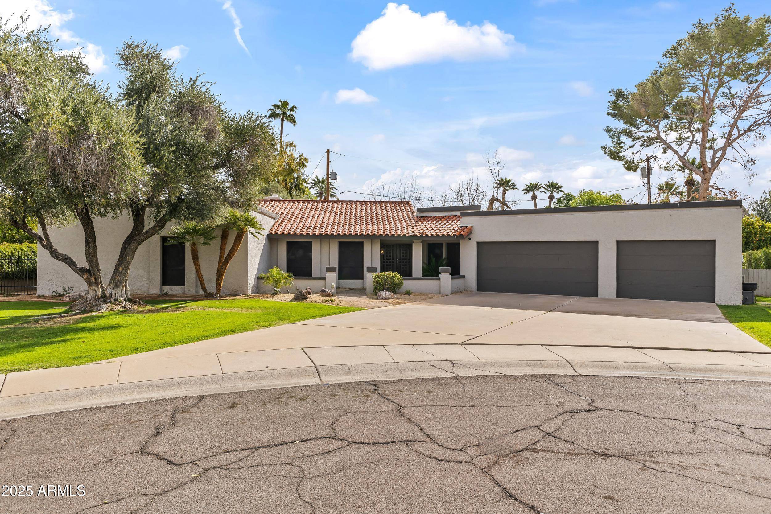Phoenix, AZ 85012,6835 N 1ST Place