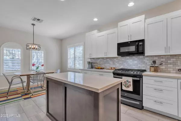 877 E LA COSTA Place Chandler, AZ 85249