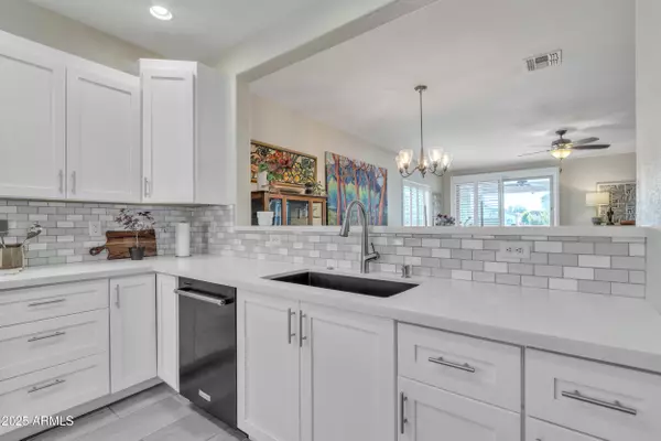 877 E LA COSTA Place Chandler, AZ 85249