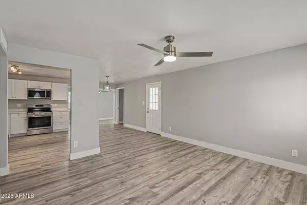 Phoenix, AZ 85032,13202 N 40TH Place