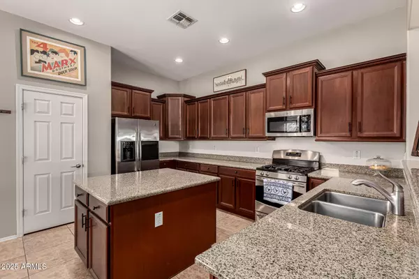 Phoenix, AZ 85042,3914 E CONSTANCE Way