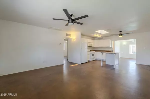 Glendale, AZ 85303,7737 W MEDLOCK Drive