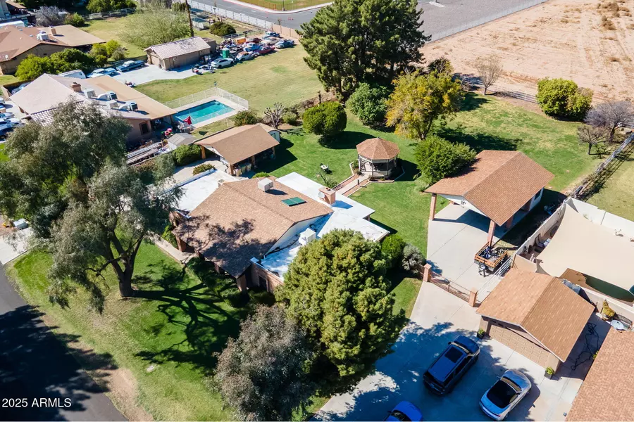 8122 W MONTEBELLO Avenue, Glendale, AZ 85303