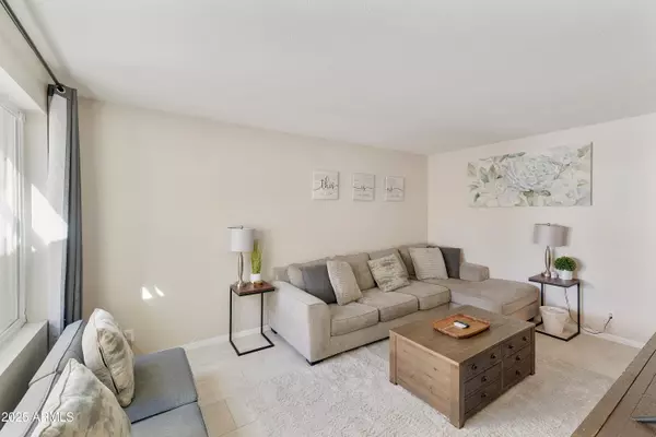 Tempe, AZ 85282,322 W LAGUNA Drive