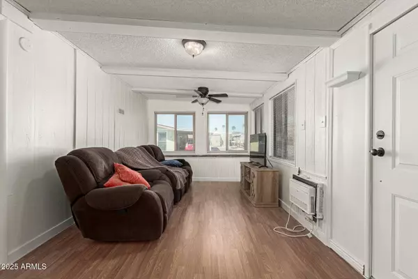 Mesa, AZ 85215,5735 E MCDOWELL Road E #213
