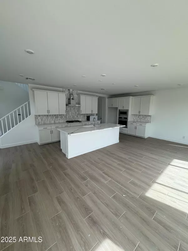 Phoenix, AZ 85085,2464 W ROWEL Road