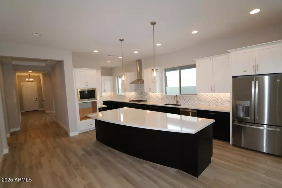 1956 W ROWEL Road, Phoenix, AZ 85085
