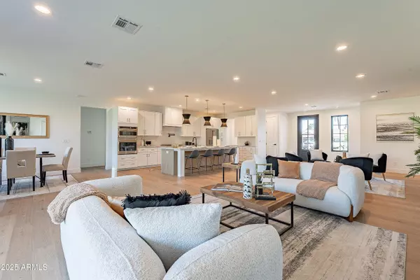 Phoenix, AZ 85020,908 E PALMAIRE Avenue