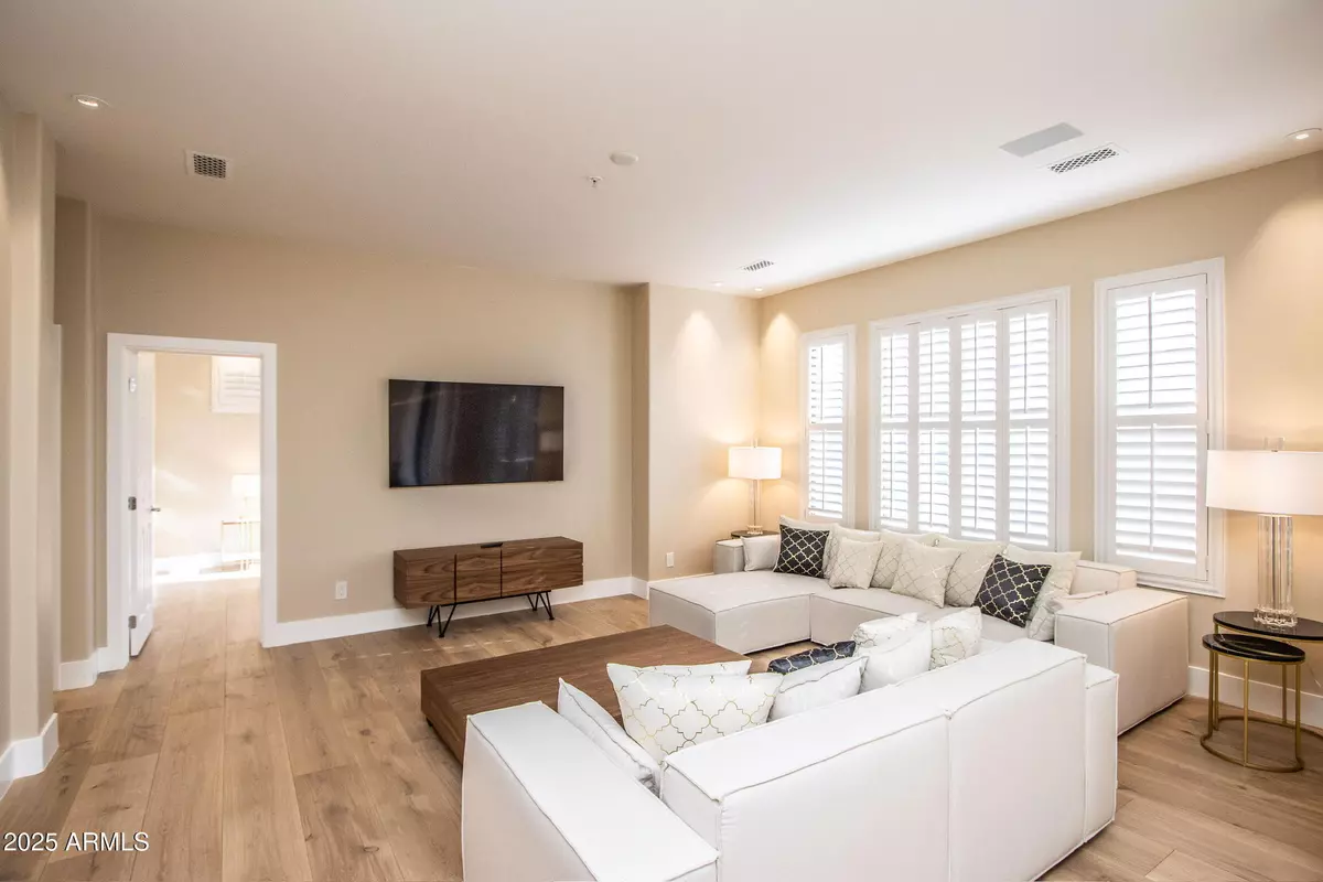 Mesa, AZ 85207,7445 E EAGLE CREST Drive #1068