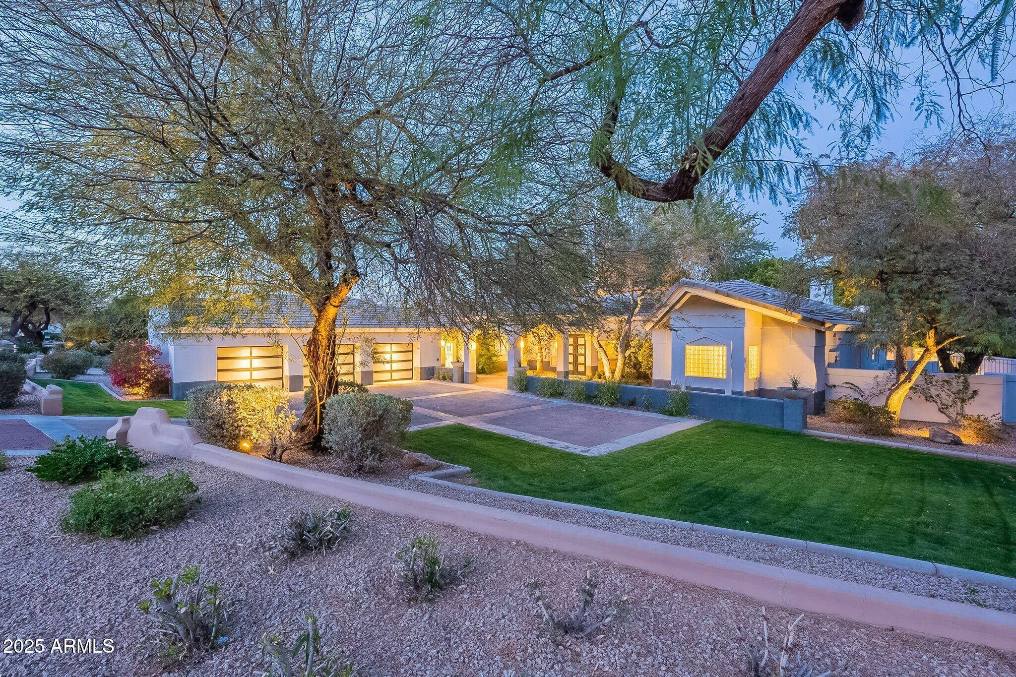 9041 N 46TH Street, Phoenix, AZ 85028