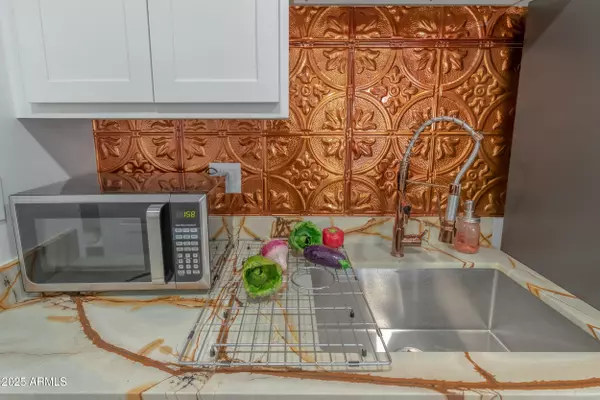 Scottsdale, AZ 85251,8566 E INDIAN SCHOOL Road #B