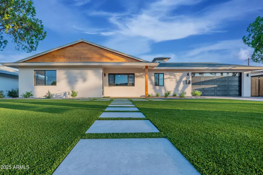 8215 E VIRGINIA Avenue, Scottsdale, AZ 85257