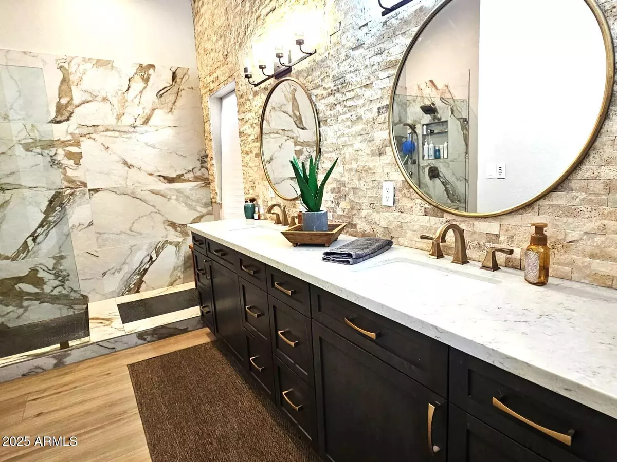 Scottsdale, AZ 85260,9763 E DREYFUS Avenue