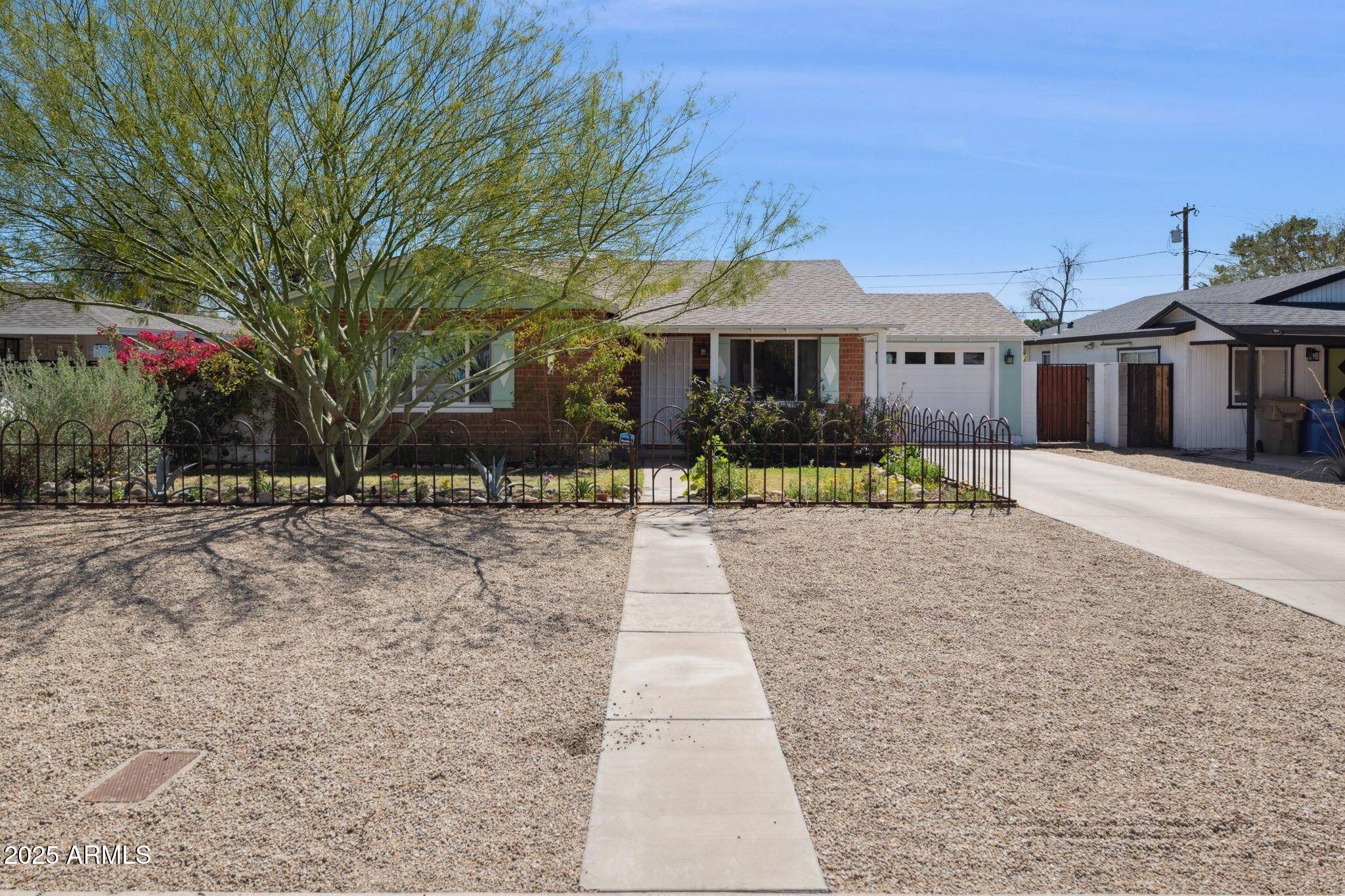 2921 E CHEERY LYNN Road, Phoenix, AZ 85016