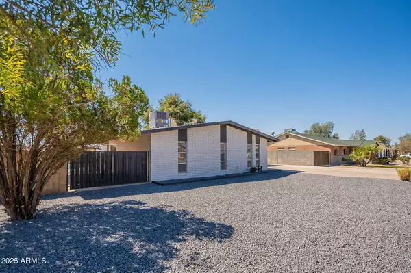 Phoenix, AZ 85023,2215 W CHARLESTON Avenue