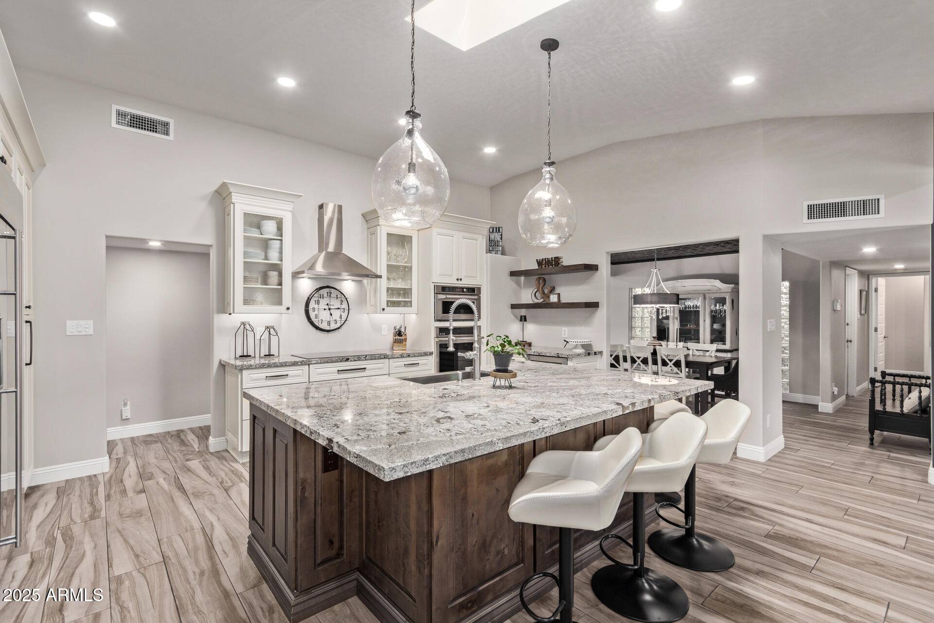Phoenix, AZ 85023,43 W CANTERBURY Lane