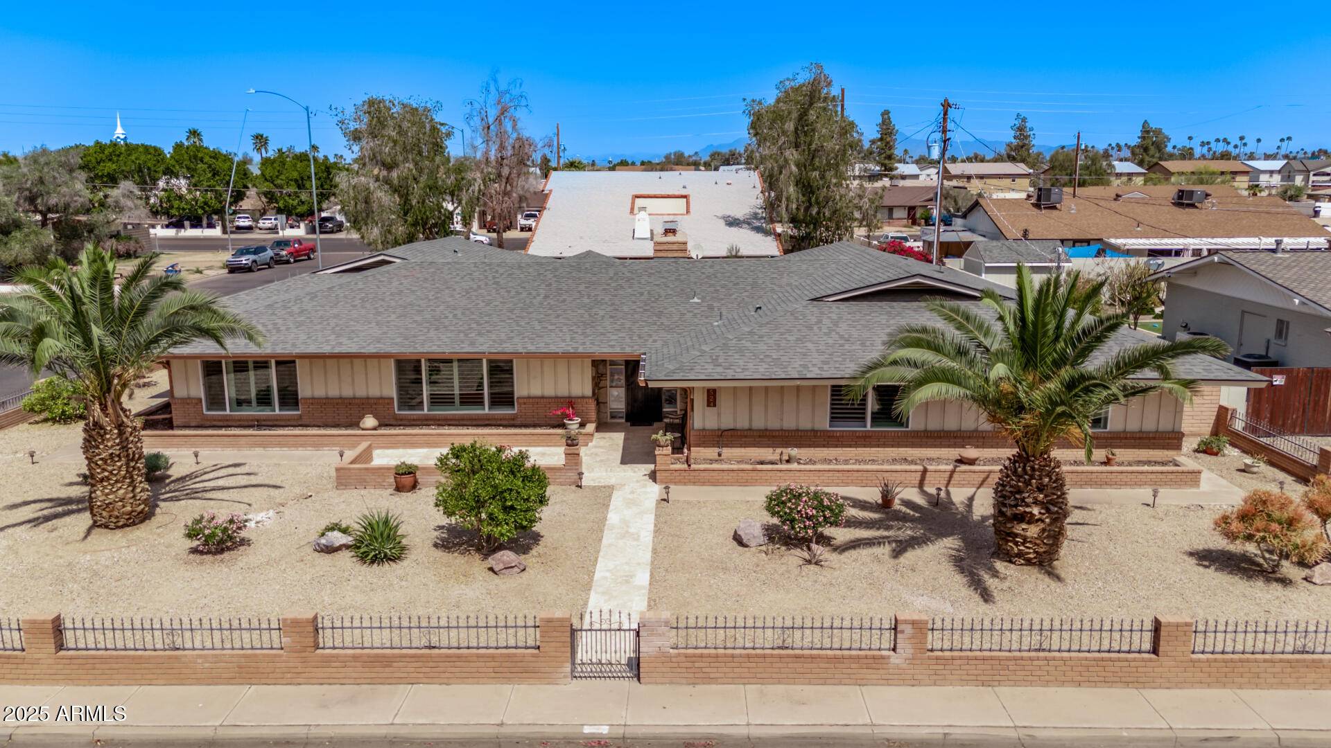 524 W SUNSET Circle, Mesa, AZ 85201