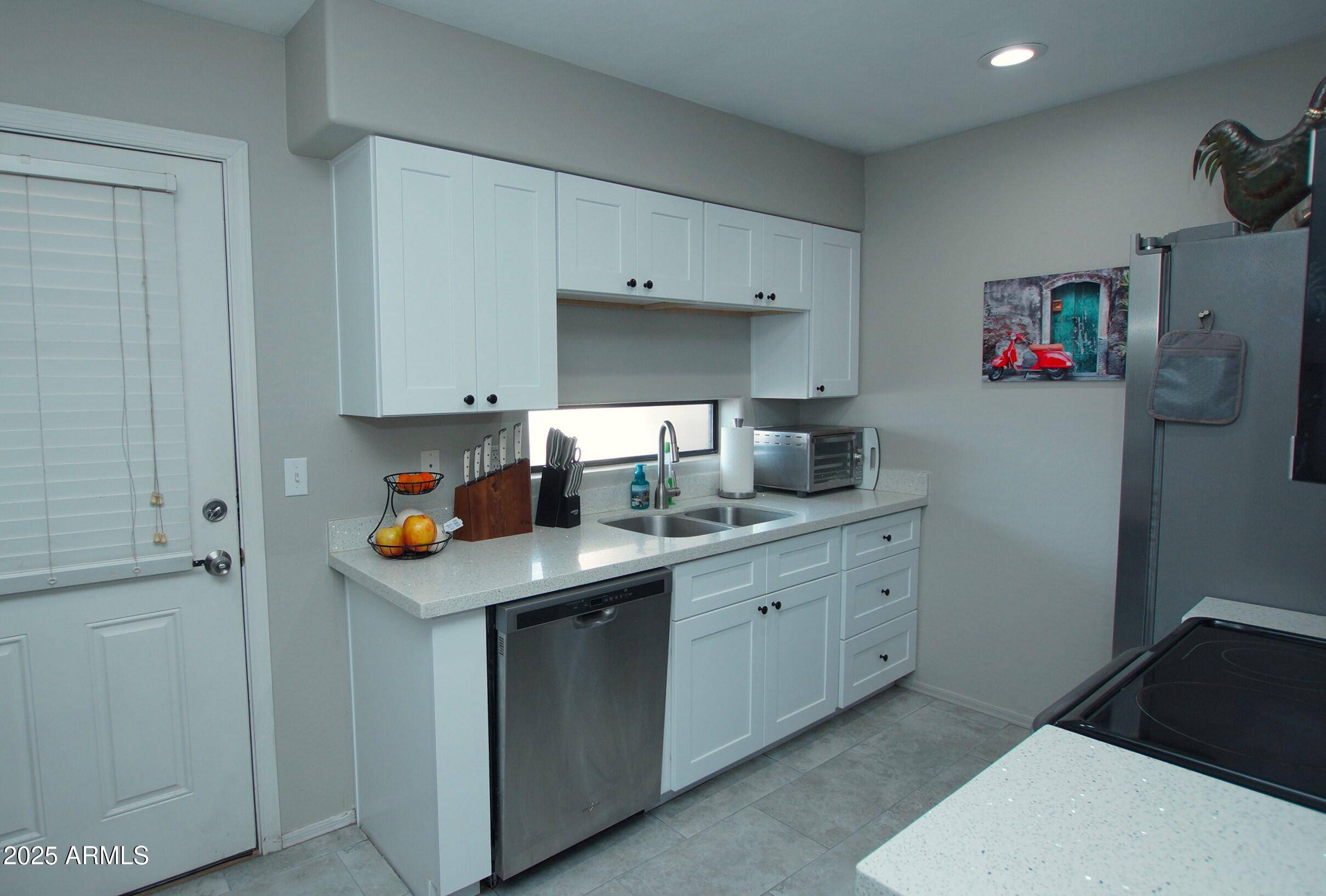 Phoenix, AZ 85018,3301 E EARLL Drive #116