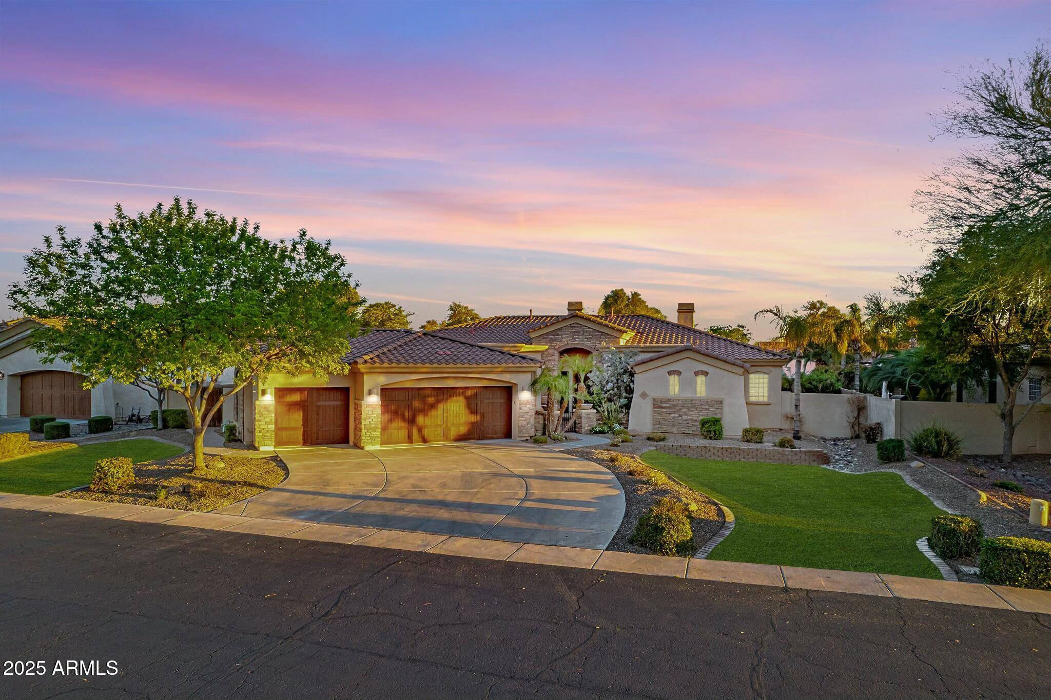 745 E COUNTY DOWN Drive, Chandler, AZ 85249