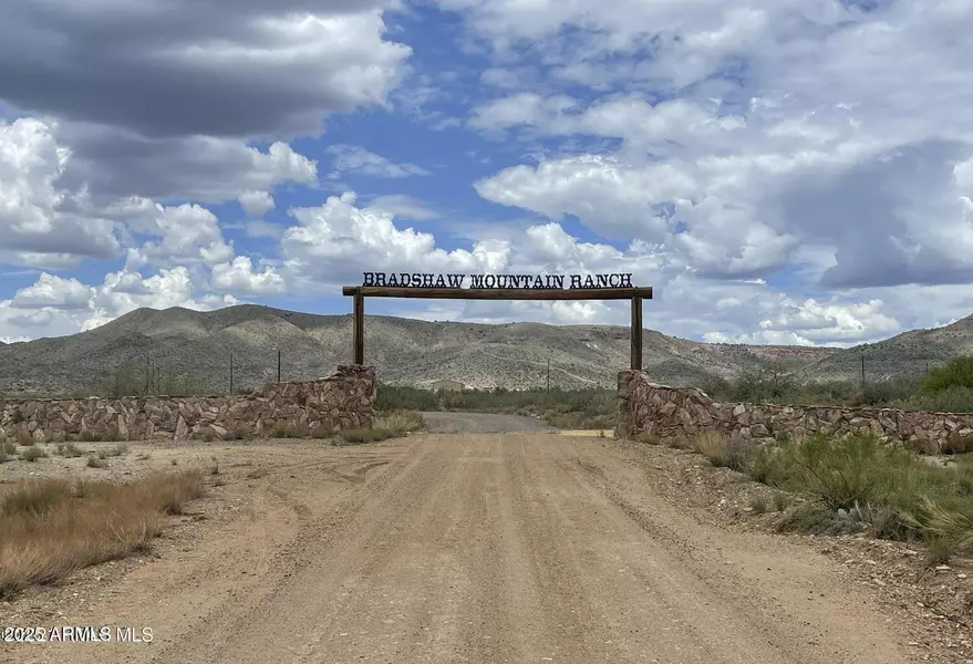 17500 S Dripping Springs Road #14, Mayer, AZ 86333