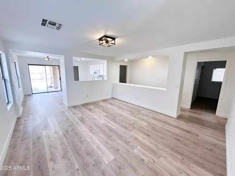 1722 W AMBERWOOD Drive, Phoenix, AZ 85045