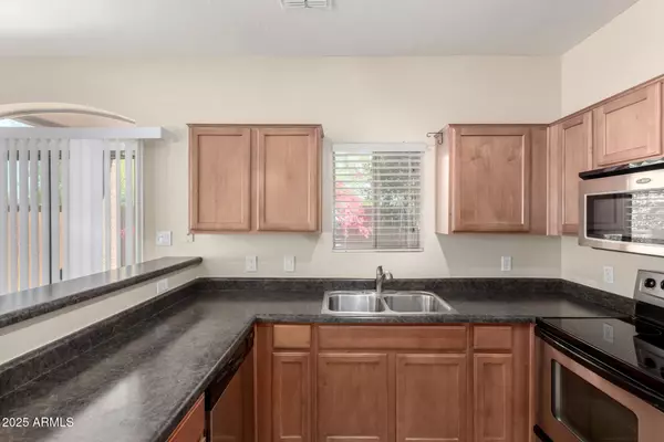 Phoenix, AZ 85032,17365 N CAVE CREEK Road #121