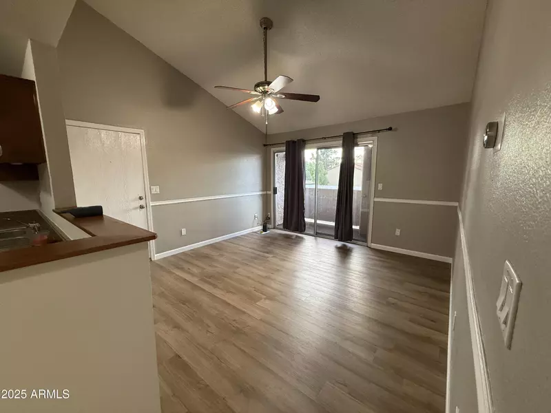 623 W GUADALUPE Road #214, Mesa, AZ 85210