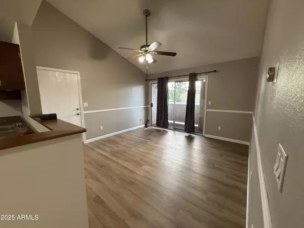 623 W GUADALUPE Road #214, Mesa, AZ 85210